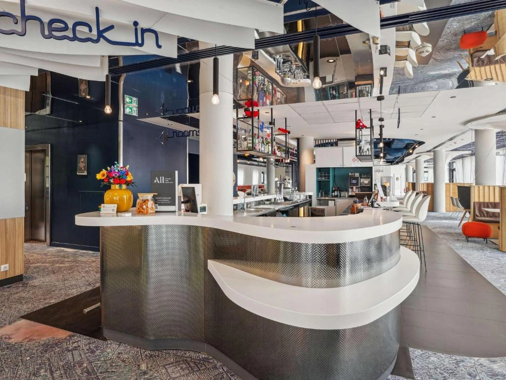 hotel aeroport orly navette le bar de l'hôtel ibis Styles Paris Orly Airport