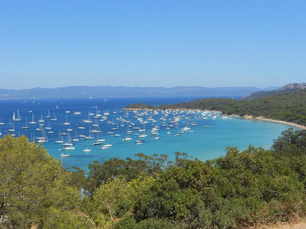 Vue du littoral et de la mer à Porquerolles dans le Var